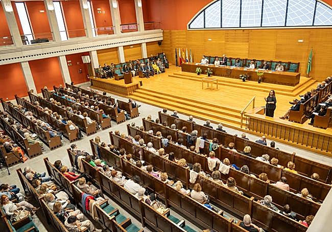 Modesto Chato durante su intervención en el paraninfo de la UC