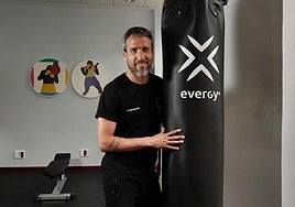 César Caneda posa en su gimnasio de Vitoria.