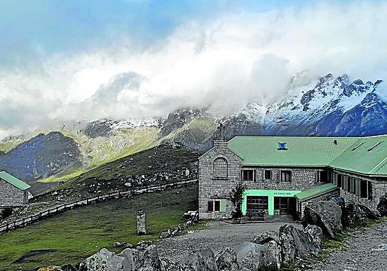 Instalaciones del Hotel Áliva, que será reformado próximamente por Cantur.