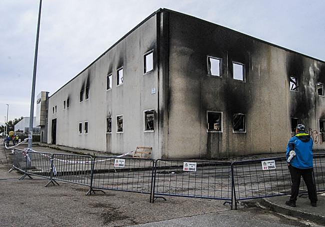 Solo las fachadas de la nave están en pie.