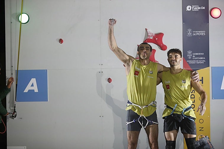 Alejandro Rivas (izquierda) y Álex Cámara, tras la final.