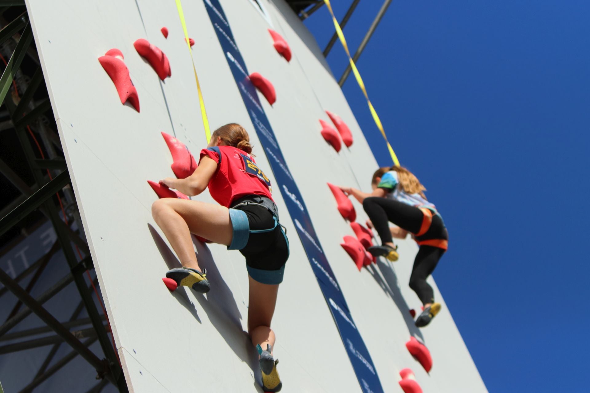 Dos participantes, en las finales de velocidad en las categorías menores.