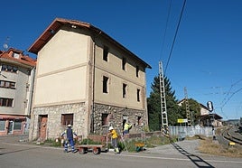 Inicio de los trabajos para derribar el antiguo almacén.