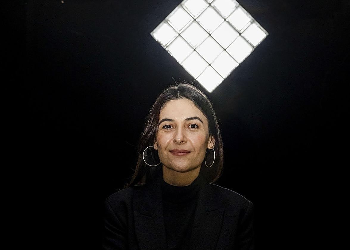 Lucía Simón Medina en su exposición en la Nave Sotoliva.