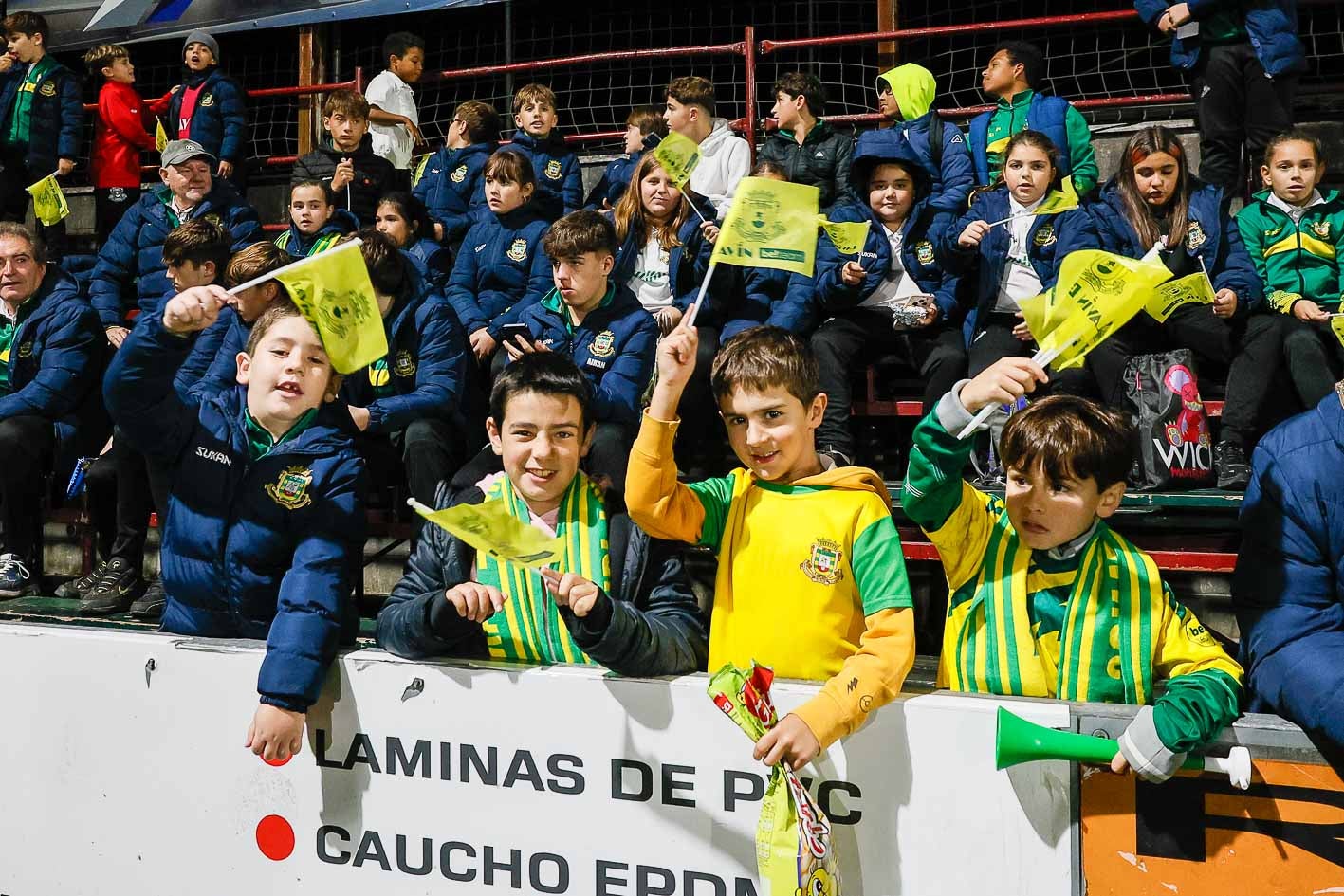 Los más pequeños estuvieron entre los grandes protagonistas, sobre todo antes del partido, alentando a los aficionados. 