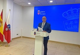 Media, durante su comperecencia.