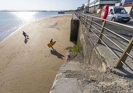 Playa de La Fenómeno., cerca del Museo Marítimo.