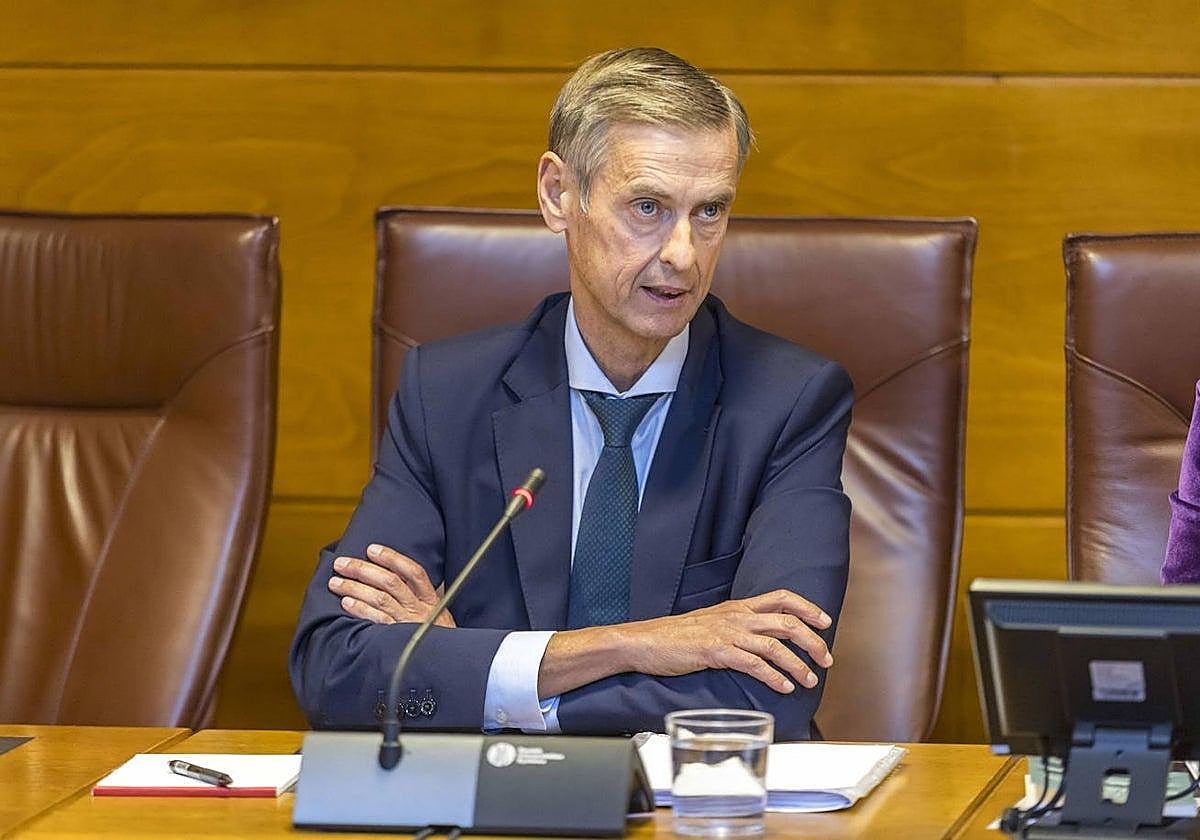 Imagen de archivo de López del Moral en el Parlamento de Cantabria.