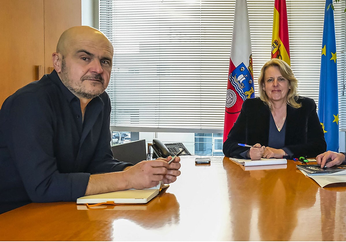 El director general de Biodiversidad, Ángel Serdio, y la consejera de Ganadería, María Jesús Susinos.
