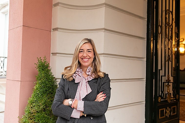 La diseñadora Paula Martínez en la embajada de Portugal en Madrid.