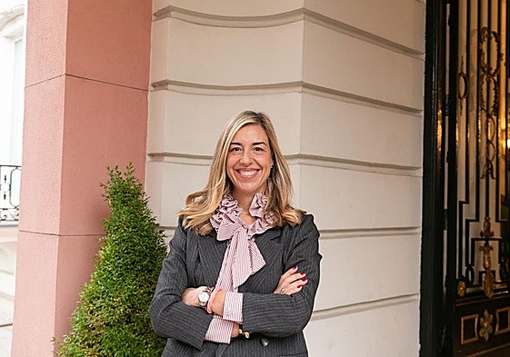 La diseñadora Paula Martínez en la embajada de Portugal en Madrid.