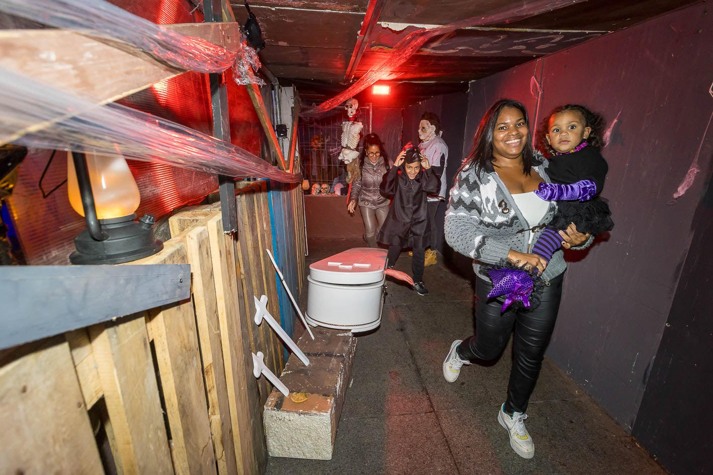 Los más valientes disfrutan de un pasadizo de lo más espeluznante.