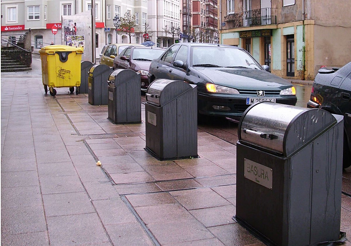 Contenedores soterrados en El Astillero en una imagen de archivo.