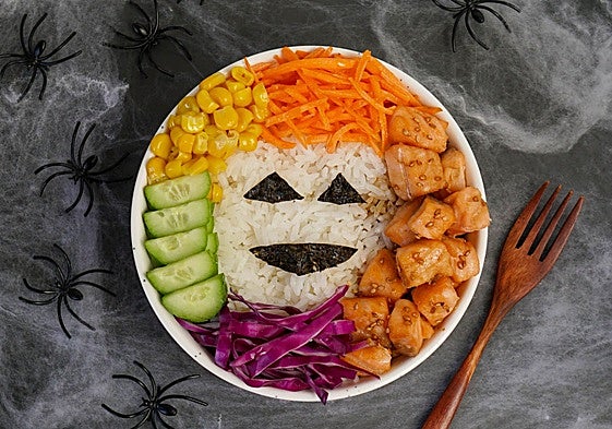Un poke bowl saludable y muy adecuado para un menú «Halloween».