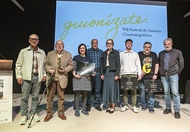 Los premiados, junto a organizadores, miembros del jurado y la directora general de Cultura.