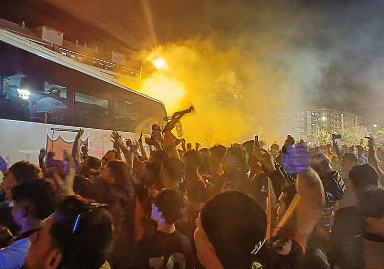 La afición del Sámano recibe al equipo ante el duelo copero contra el Dépor.