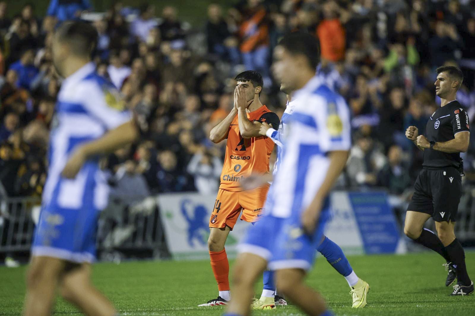 Gilete se lamenta tras una ocasió errada.