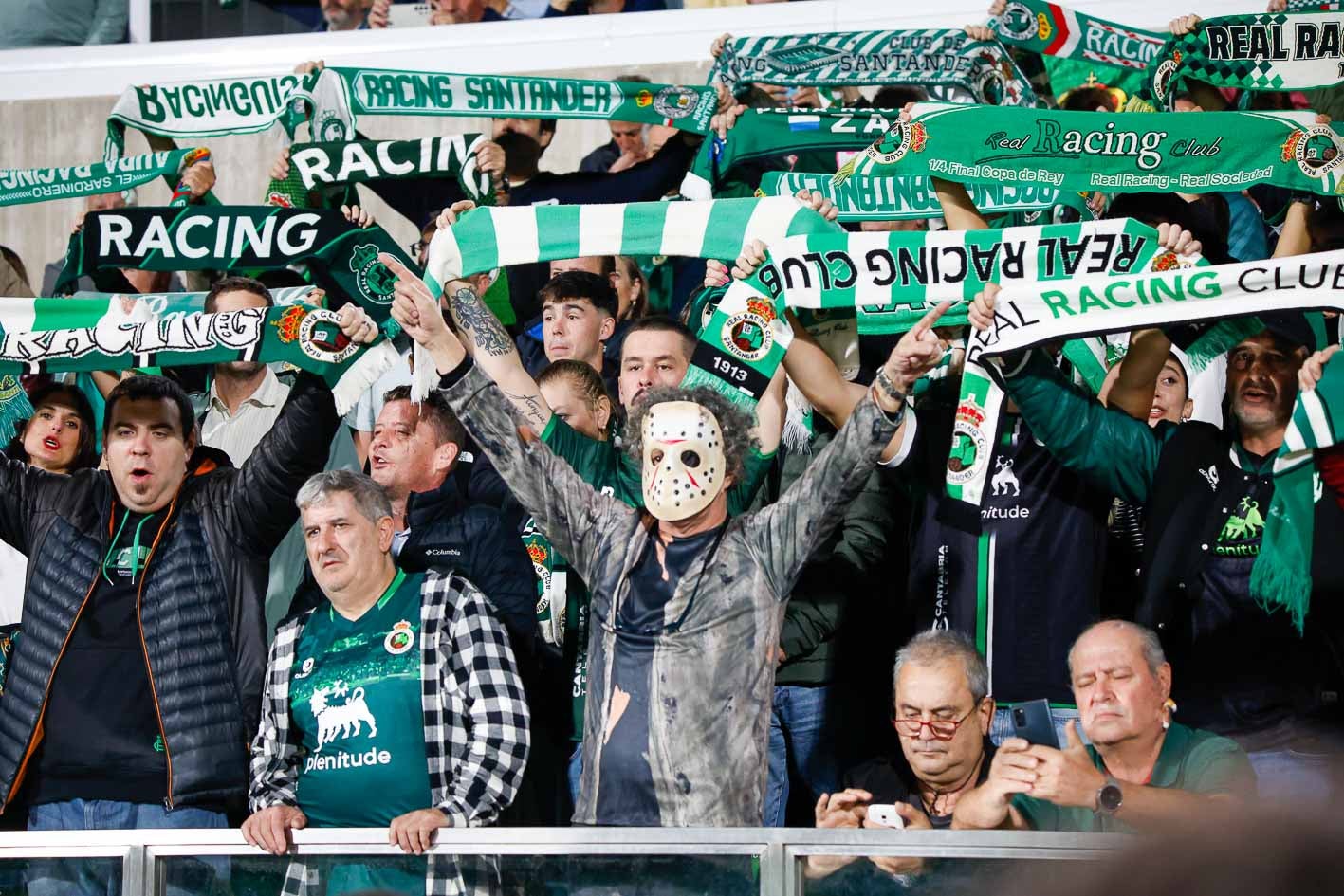 Algunos disfraces anticipaban la noche de Halloween.