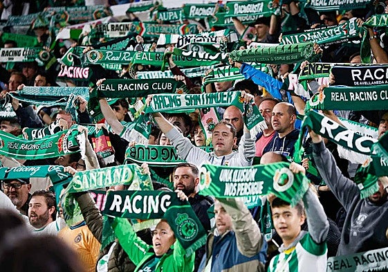 Los Campos de Sport, cantando La Fuente de Cacho