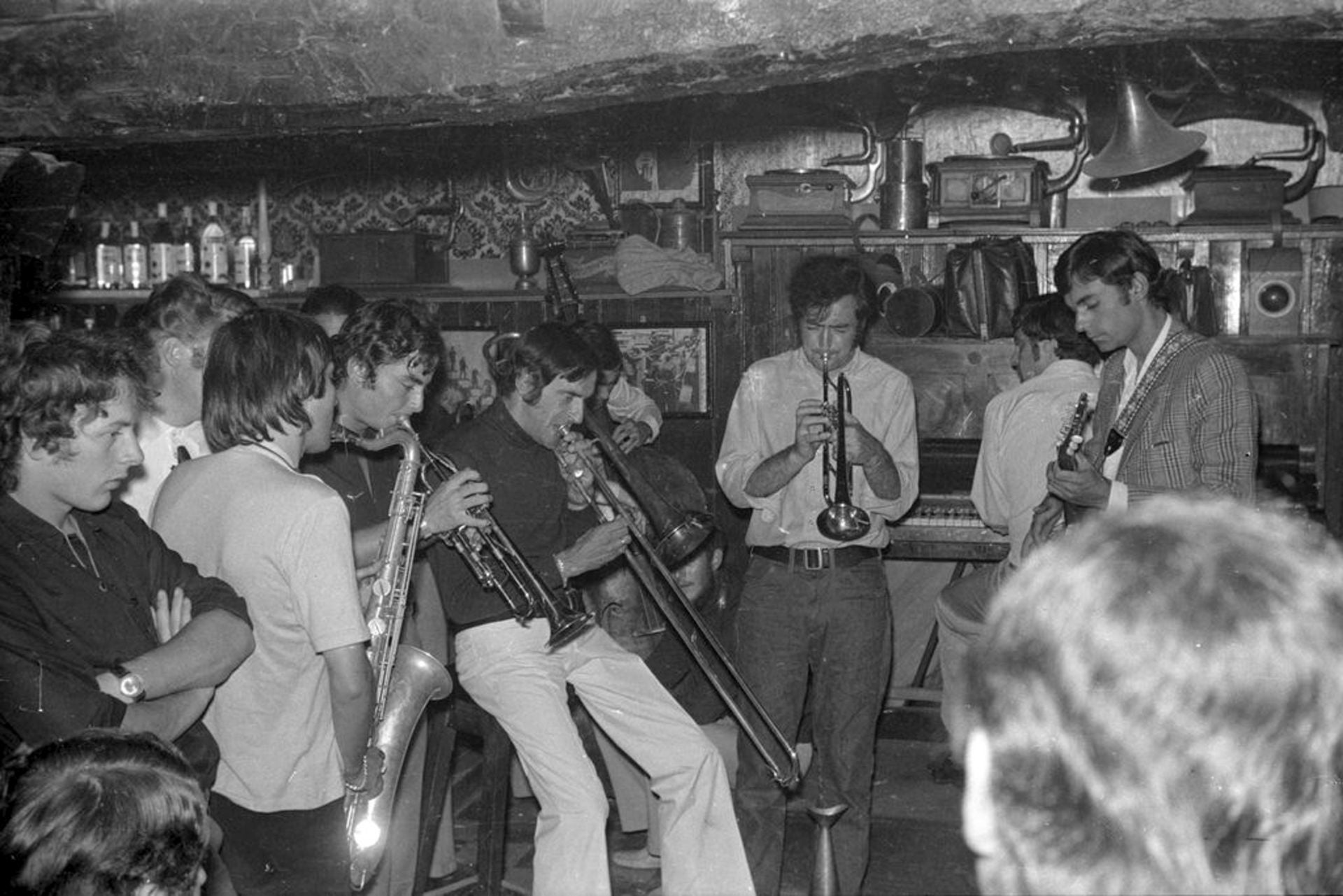 Jam session con el músico santanderino Juan Carlos Calderón en el Drink Club. Agosto de 1970.