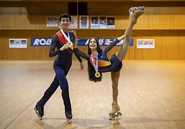David Gutiérrez e India Rojo posan en la pista del Alexmar.