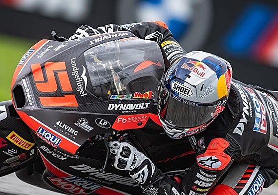 Uriarte, en plena competición en Moto3.