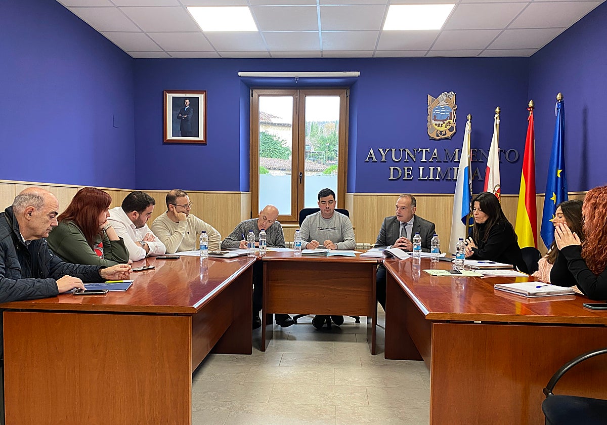 Imagen de archivo del pleno de Limpias.