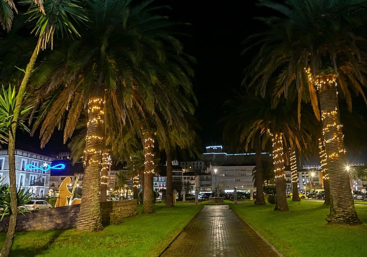 San Vicente, con la iluminación navideña del pasado año.