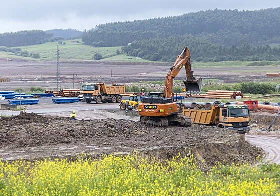 Palas excavadoras trabajando en La Pasiega.