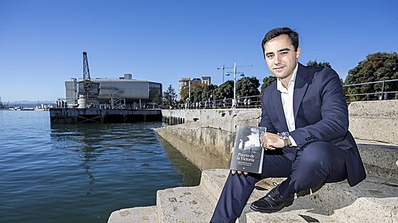 Miguel Ángel García Saro homenajea a Santander en su libro 'Puerto de la Victoria'