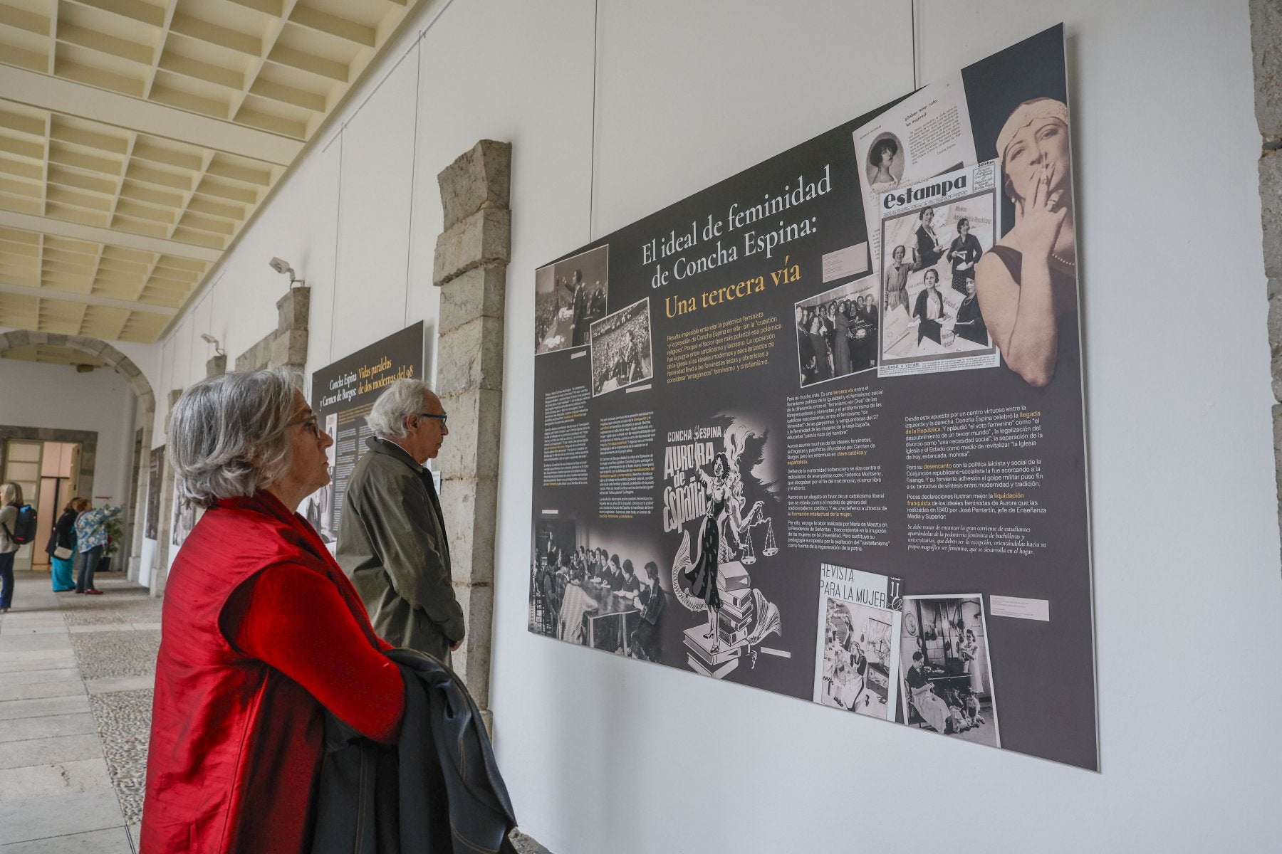 Fotografías y textos proponen un reflejo de ese perfil poliédrico de la autora de 'El Jayón'.