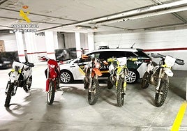 Algunas de las motocicletas que han sido recuperadas por la Guardia Civil.