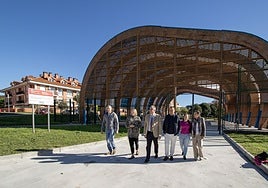 El consejero, junto a la alcaldesa y concejales de la Corporación, ha visitado algunas de las actuaciones ejecutadas en el municipio por su departamento.
