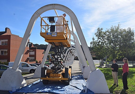 Técnicos trabajan en la mejora de los arcos de Parbayón.