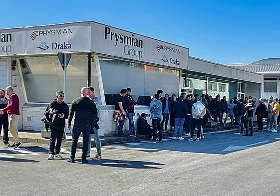 Los trabajadores de Prysmian en una jornada de huelga el año pasado.
