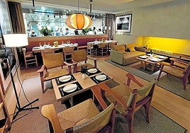 Interior de La Maruca de Azca, con la cocina vista.