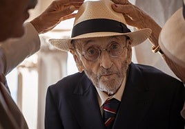 Álvaro Pombo tras recibir el XXXV Premio Internacional Menéndez Pelayo que le concedió la UIMP.