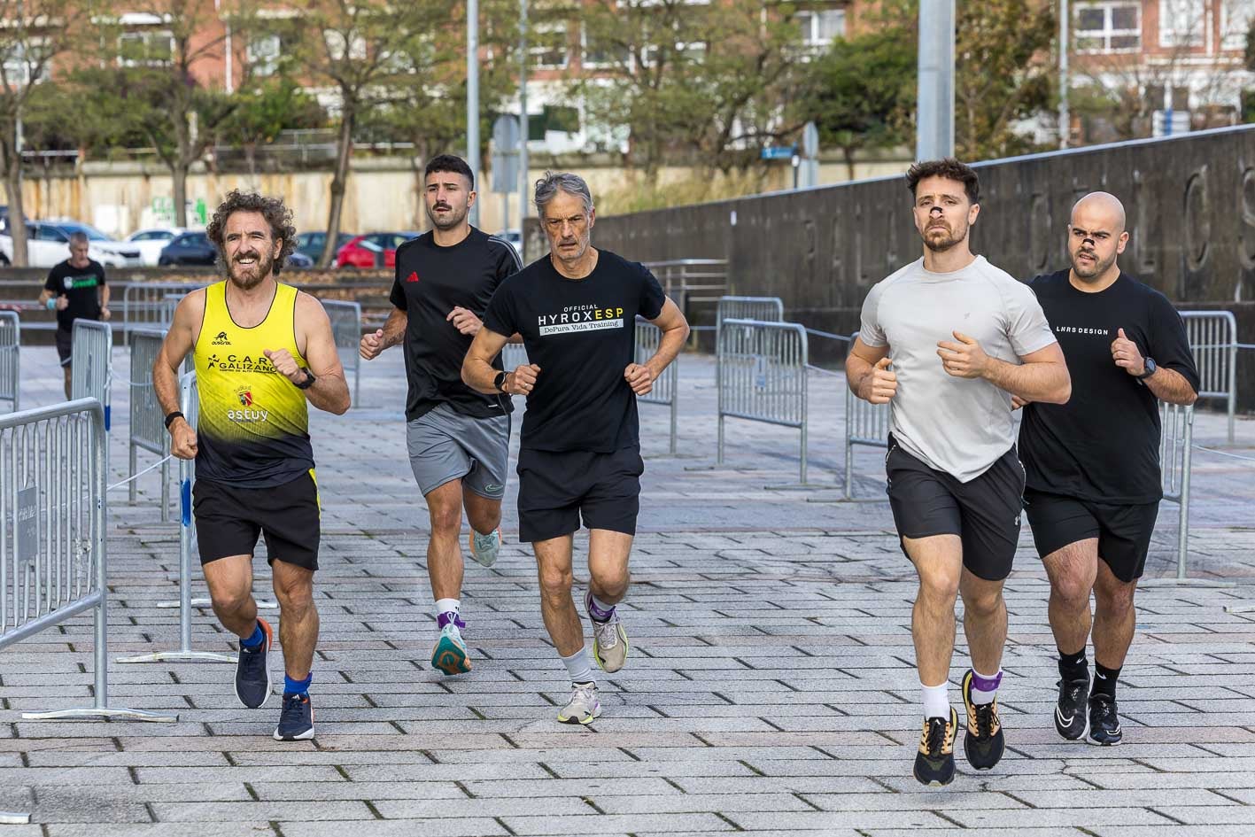 Varios participantes completando la parte de running  de la prueba