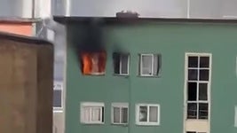 Imagen del incendio que se ha producido este domingo en un piso de Candina, en Santander.