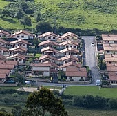 Parte de las viviendas que se tienen que derribar en Argoños y que es imposible legalizar