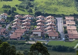 Parte de las viviendas que se tienen que derribar en Argoños y que es imposible legalizar