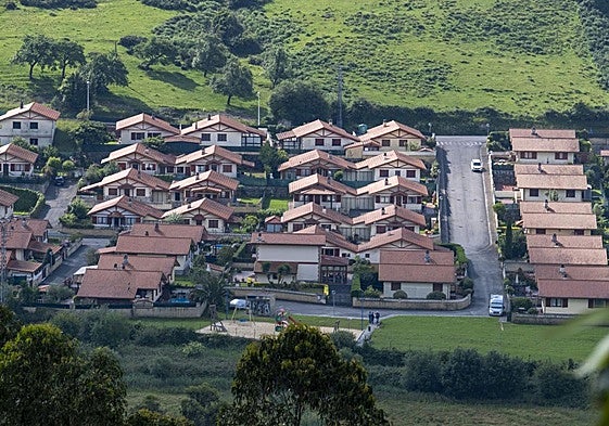 Parte de las viviendas que se tienen que derribar en Argoños y que es imposible legalizar