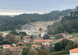 El juzgado desestima la imputación del alcalde de Piélagos por no precintar la cantera Laherrán