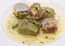 Alcachofas con almejas, una combinación que no defrauda.