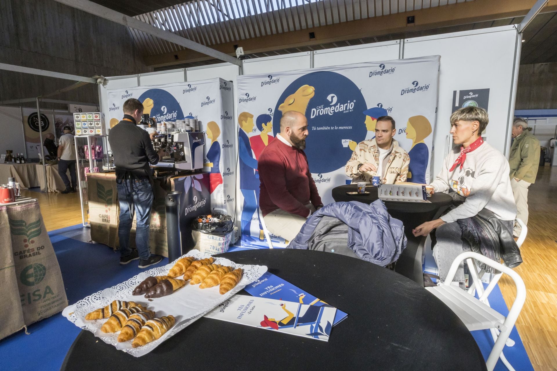 La feria sirvió para que cada empresa mostrara sus productos.