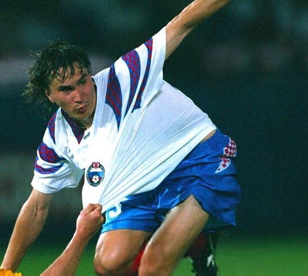 Dos temporadas y nada menos que veinte goles en un equipo construido por y para la defensa que tuvo un excelente rendimiento en Primera bastaron a Dimitri Radchenko para convertirse en un icono de la historia del Racing.