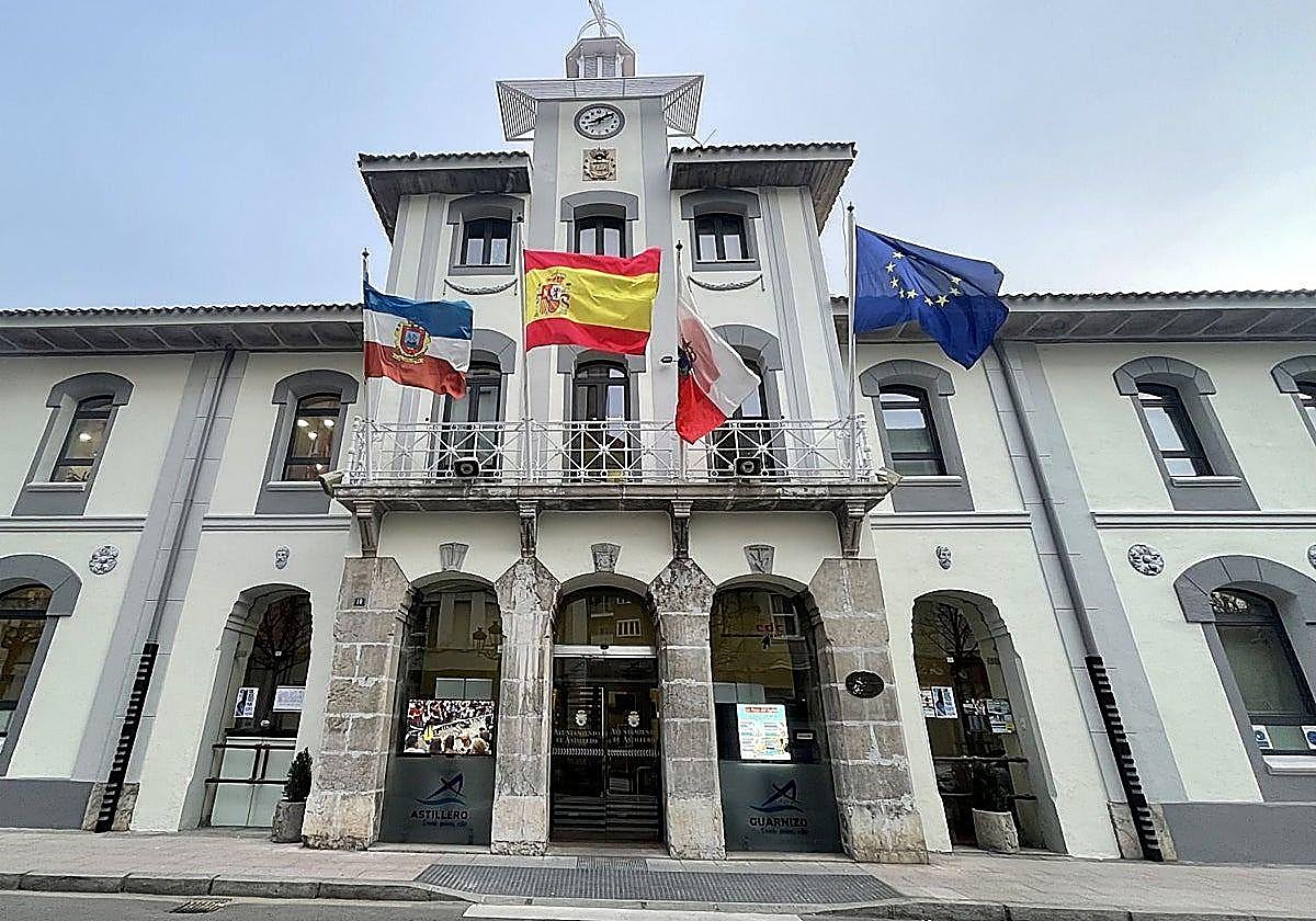 El Ayuntamiento de El Astillero pierde 22.553 euros europeos «por su ineficacia», censura el PSOE