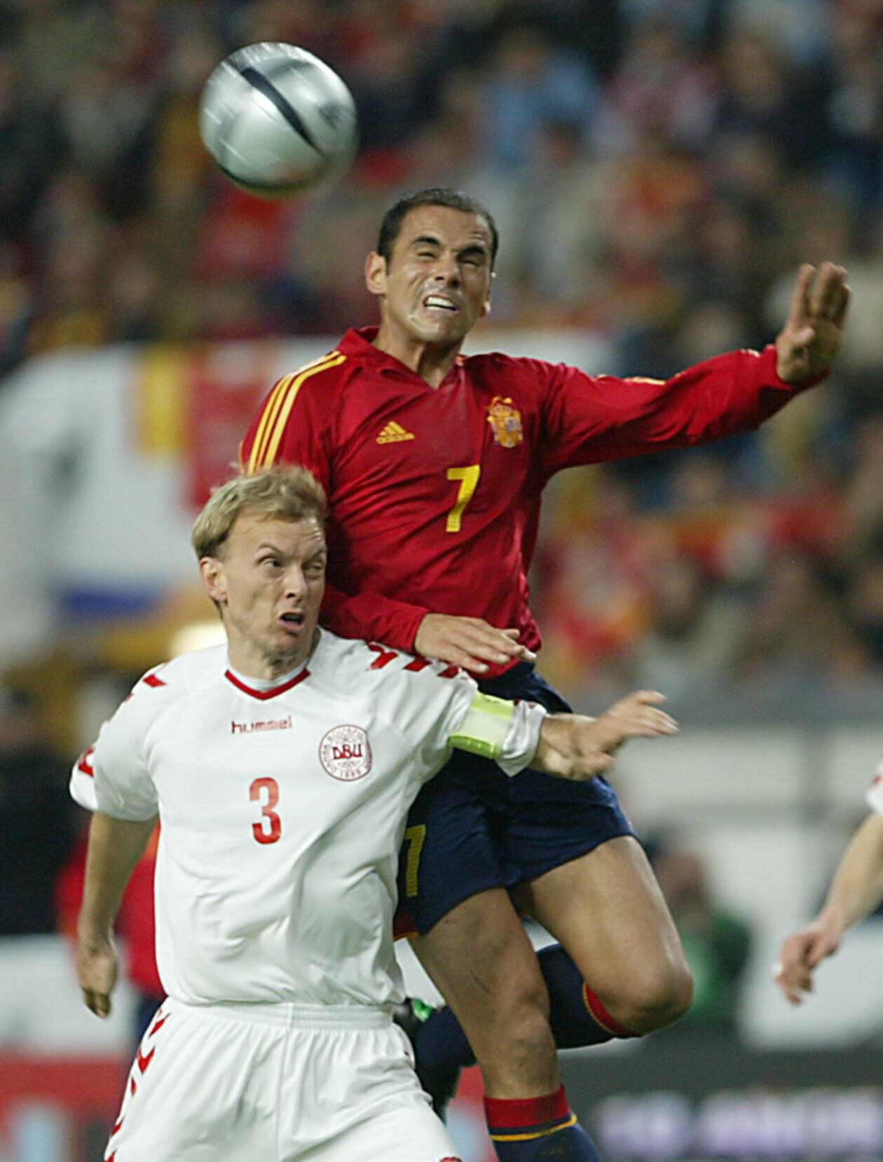 Aquel Racing de Gustavo Benítez que era un festival de goles, tanto a favor como en contra, tuvo en Salva su delantero centro. Terminó como Pichichi (en único racinguista en conseguirlo en Primera División), así que como para no convocarle España.