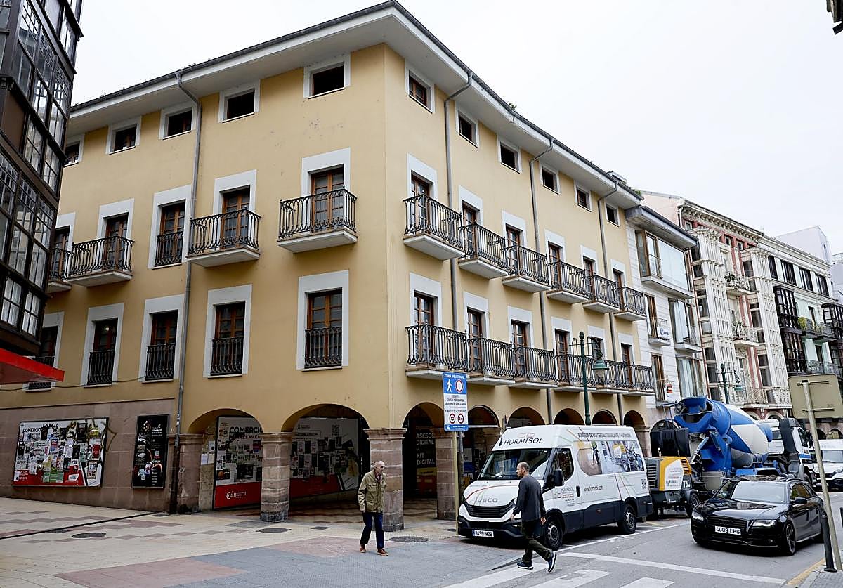 El edificio donde estaba ubicado Zara y que ahora será ocupado por Fitness Park, centro deportivo de última generación.