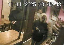 Imágenes captadas por la cámara de seguridad del local.